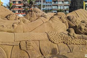 El famoso belén de arena de Las Canteras, icono de la Navidad grancanaria/Antonio Rico.